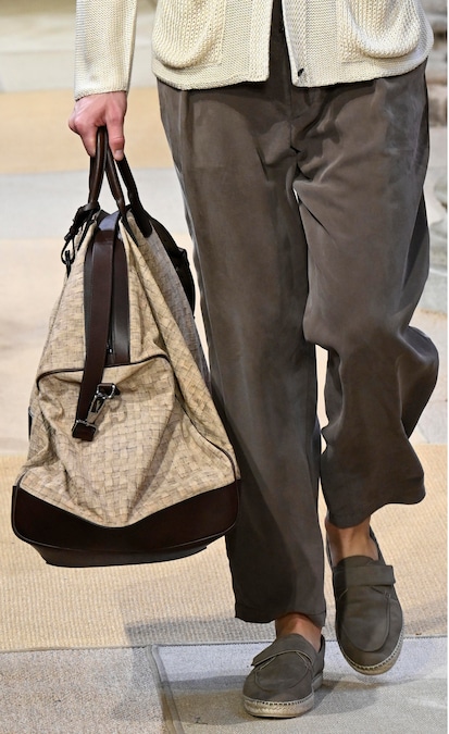 Giorgio Armani, la collezione per la PE 2027. (ANSA)
