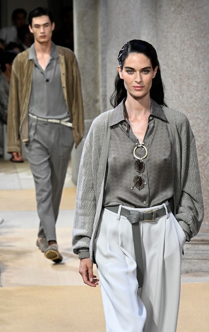 Giorgio Armani, la collezione per la PE 2027. (ANSA)