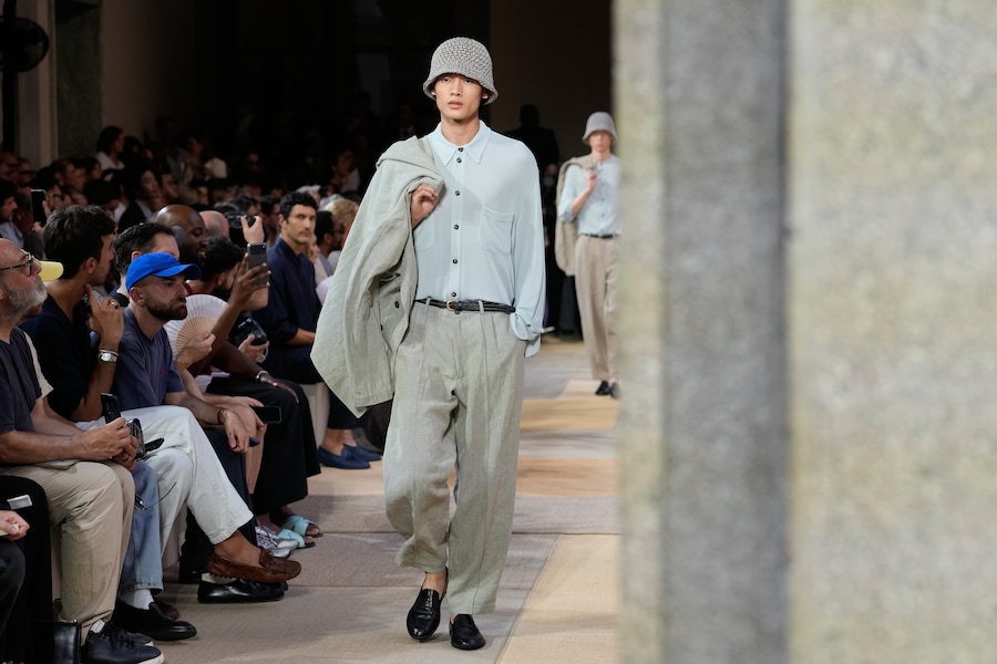 Giorgio Armani, la collezione per la PE 2027. (APN)
