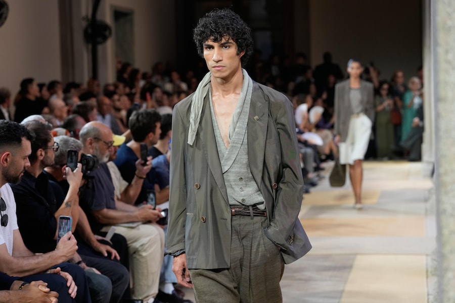 Giorgio Armani, la collezione per la PE 2027. (APN)