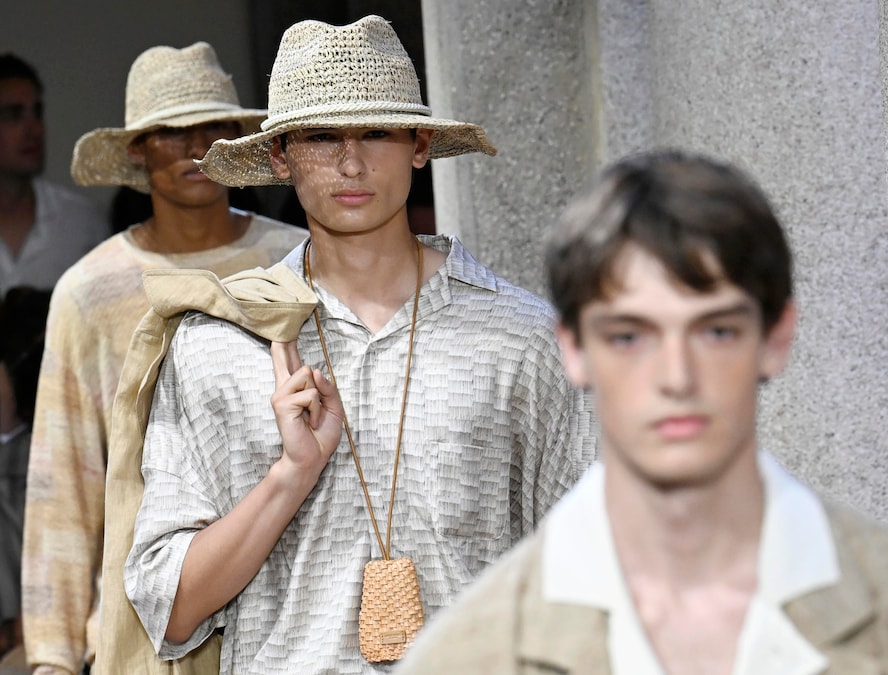 Giorgio Armani, la collezione per la PE 2027. (ANSA)
