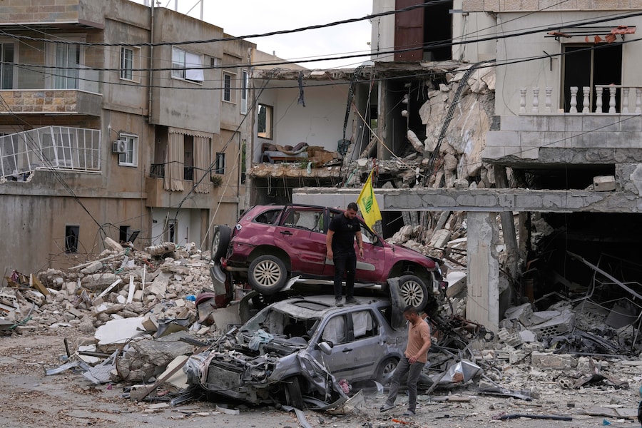 Macerie nel villaggio di Maifadoun, nel sud del Libano. (APN)