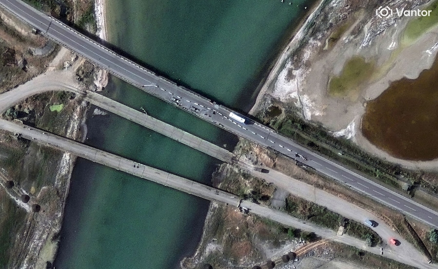 Un’immagine satellitare mostra il ponte di Chongar, in Crimea (via REUTERS)