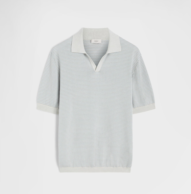 Polo in seta, lino e cotone, AGNONA (1.981 €).