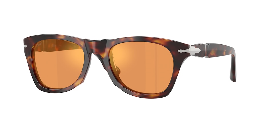 Occhiali in acetato con lente coordinata, collezione Riviera, PERSOL (25 €).