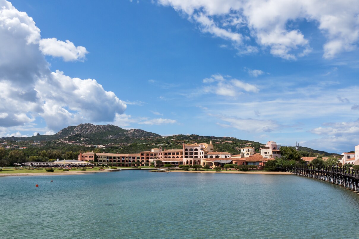 Hotel Cala di Volpe (QIA tramite Smeralda Holding) (Adobestock)