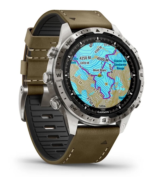 Innovativo tool watch in acciaio damascato con cinturino in pelle, Marq® Adventurer (Gen 2), GARMIN (3.250 €).