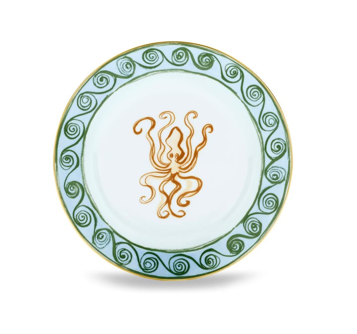 Piatto da dessert, design Luke Edward Hall, per il nuovo concept Terrace con The Ritz-Carlton Yacht, a bordo dello yacht Evrima, GINORI 1735 (90 €).
