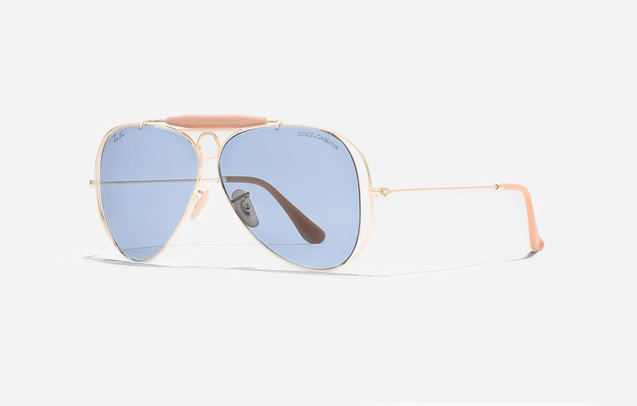 Occhiali aviator con lente pastello, DOLCE & GABBANA per RAY-BAN (490 €).