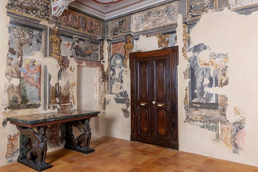 Sala degli Antichi, parte dell affresco scoperto in Biblioteca