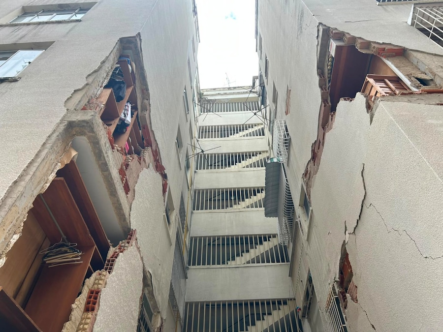 I danni agli edifici e i disagi per i residenti nel quartiere Los Palos Grandes di Caracas, colpito dal sisma del Venezuela, Caracas, (ANSA)