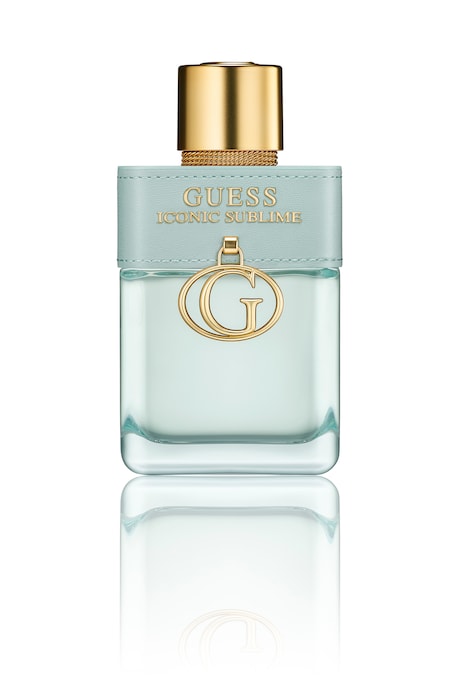 GIOIA LIQUIDA Capace di una freschezza luminosa e persistente, come una brezza vivificante. Iconic Sublime Eau De Parfum Guess (100ml, € 82) intreccia Accordo Aqua Essence e Vert de Mandarin Orpur, poi arriva il core floreale acquatico di Loto Blu, petali di magnolia e accordo di Gelsomino Sambac. Il finale che donare profondità e costruito con note di legno di sandalo, Vanillina Upcycled e Ambra Bio.
