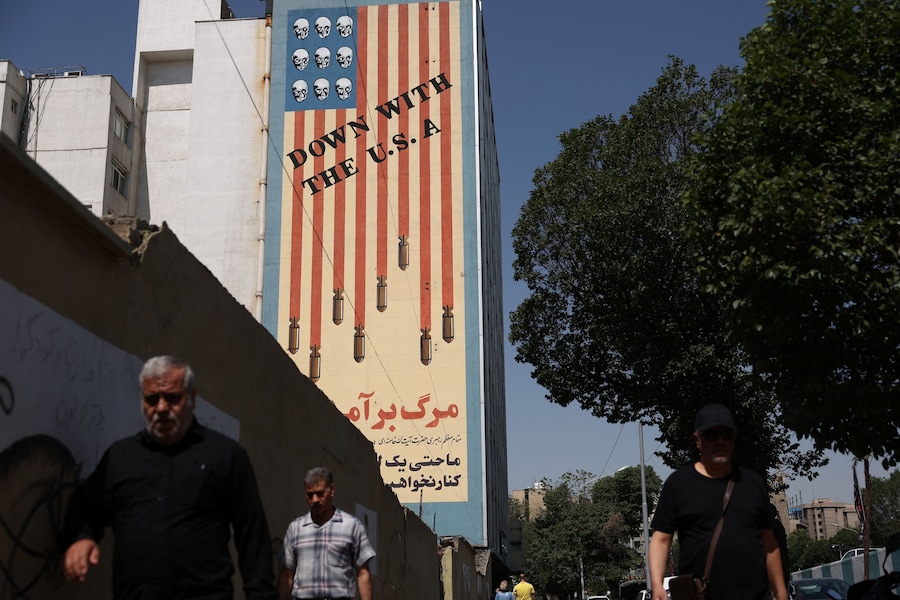 Un murale anti-statunitense a Teheran, in Iran, il 30 giugno 2026. (via REUTERS)