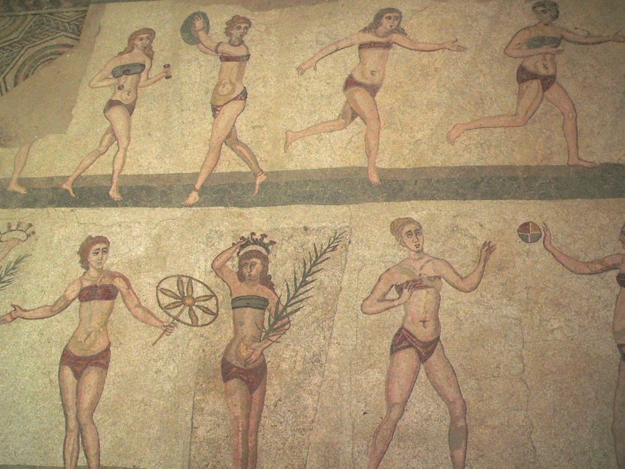 Il mosaico dei bikini della villa romana del Casale, risalente al IV secolo a.C., di Piazza Armerina, in Sicilia