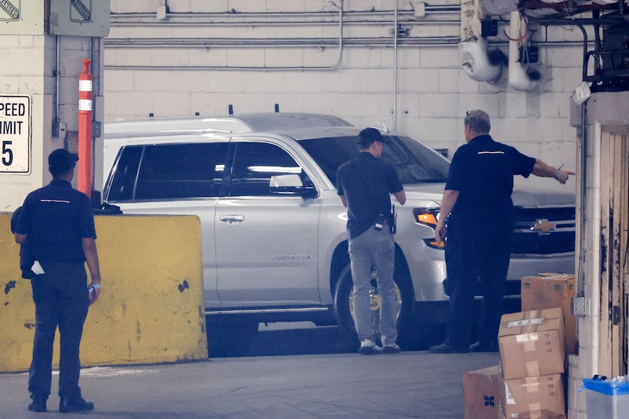 Un SUV Chevrolet, che si ritiene trasporti Taylor Swift, arriva al Madison Square Garden. (REUTERS)
