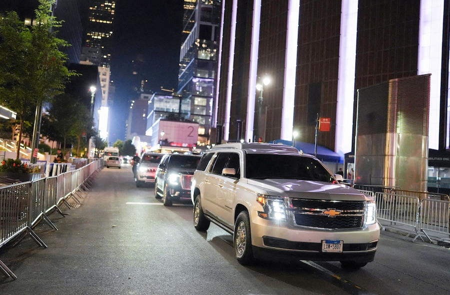 Un SUV Chevrolet, che si ritiene trasporti Taylor Swift, arriva al Madison Square Garden. (REUTERS)
