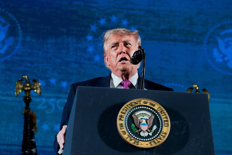 Il presidente degli Stati Uniti Donald Trump tiene un discorso durante una cerimonia per il 250° anniversario dell'indipendenza degli Stati Uniti, al Monte Rushmore a Keystone, nel South Dakota (Stati Uniti), il 3 luglio 2026. REUTERS/Kylie Cooper (REUTERS)