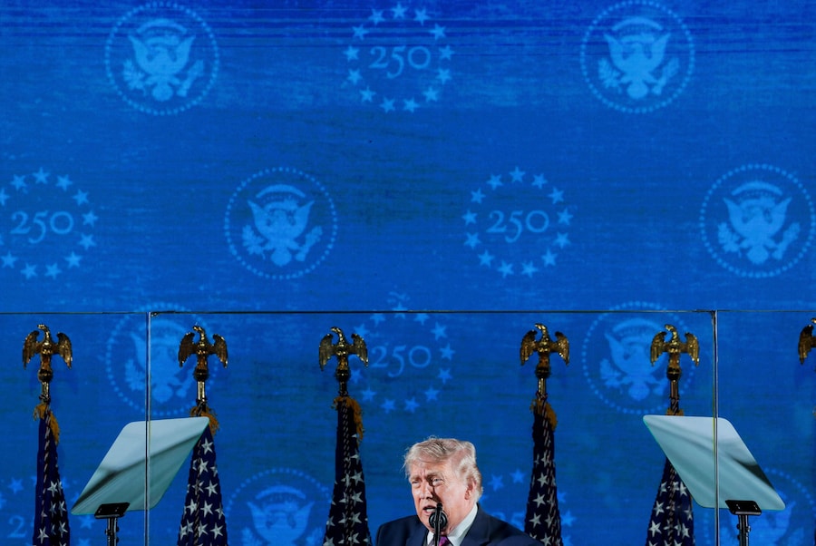 Il presidente degli Stati Uniti Donald Trump tiene un discorso durante una cerimonia per il 250° anniversario dell'indipendenza degli Stati Uniti, al Monte Rushmore a Keystone, nel South Dakota (Stati Uniti), il 3 luglio 2026. REUTERS/Kylie Cooper (REUTERS)