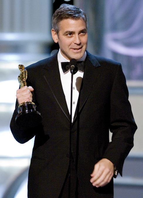 George Clooney, vincitore dell’Oscar come miglior attore non protagonista, durante la 78ª edizione degli Oscar al Kodak Theatre di Hollywood, in California, domenica 5 marzo 2006. (EPA/Long Photography)