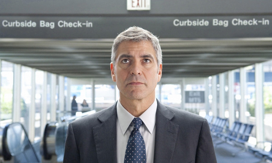 Una foto di archivio senza data fornita dalla Paramount in collaborazione con Cold Spring Pictures e DW Studios il 3 febbraio 2010 ritrae l'attore statunitense George Clooney nel film “Up in the Air”. Clooney è candidato come miglior attore alla 82ª edizione degli Academy Awards. (EPA/DALE ROBINETTE / HO)