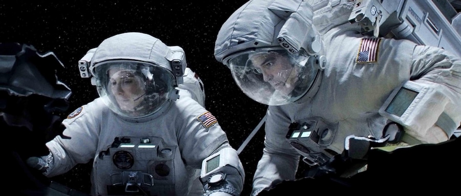 Una foto di scena di 'Gravity' con George Clooney e Sandra Bullock, per la regia di Alfonso Cuaron. Roma, 16 gennaio 2014. (ANSA/ INTERNET)