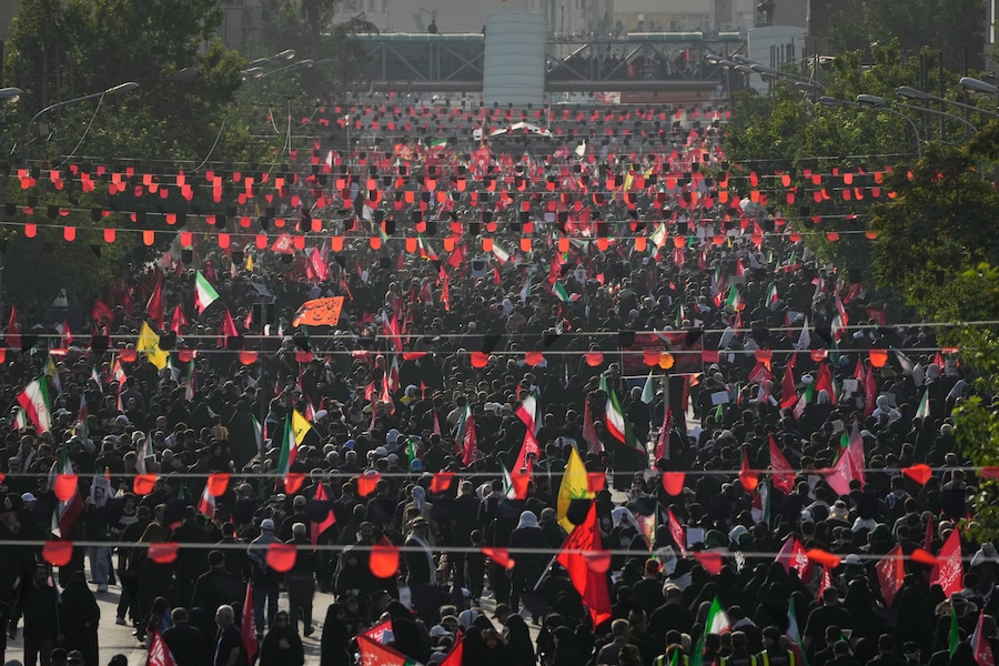 Il corteo funebre del leader supremo iraniano assassinato, l’ayatollah Ali Khamenei, a Teheran, in Iran, lunedì 6 luglio 2026. (APN)