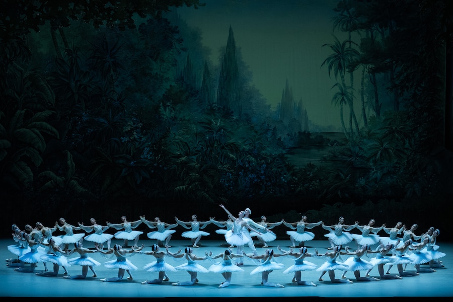 La Bayadère, un balletto di Rudolf Nureyev, all’Opéra Bastille. (Yonathan Kellerman)
