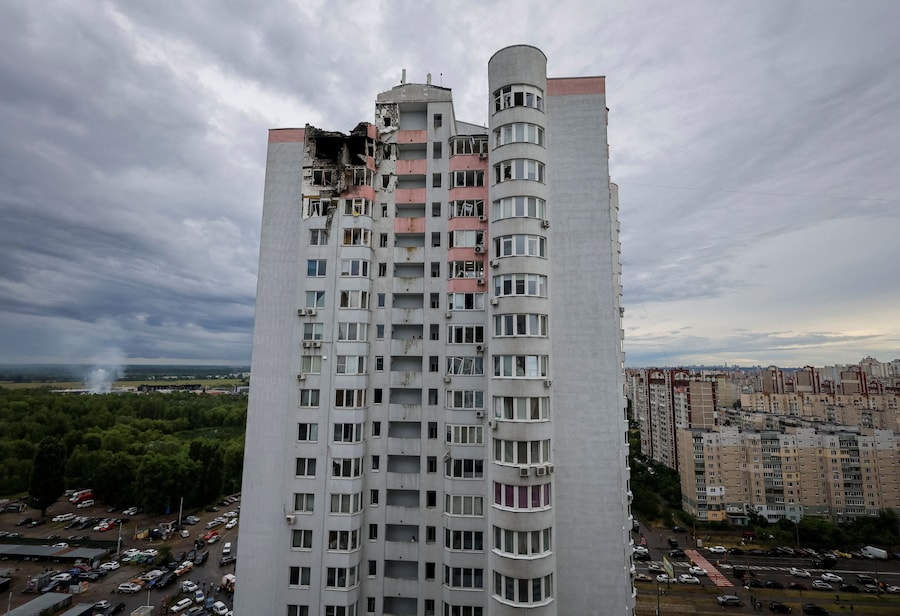 Danni a un condominio colpito da un attacco con droni russi, nel contesto dell'offensiva russa contro l'Ucraina, a Kiev, Ucraina, l'8 luglio 2026. REUTERS/Stringer (REUTERS)
