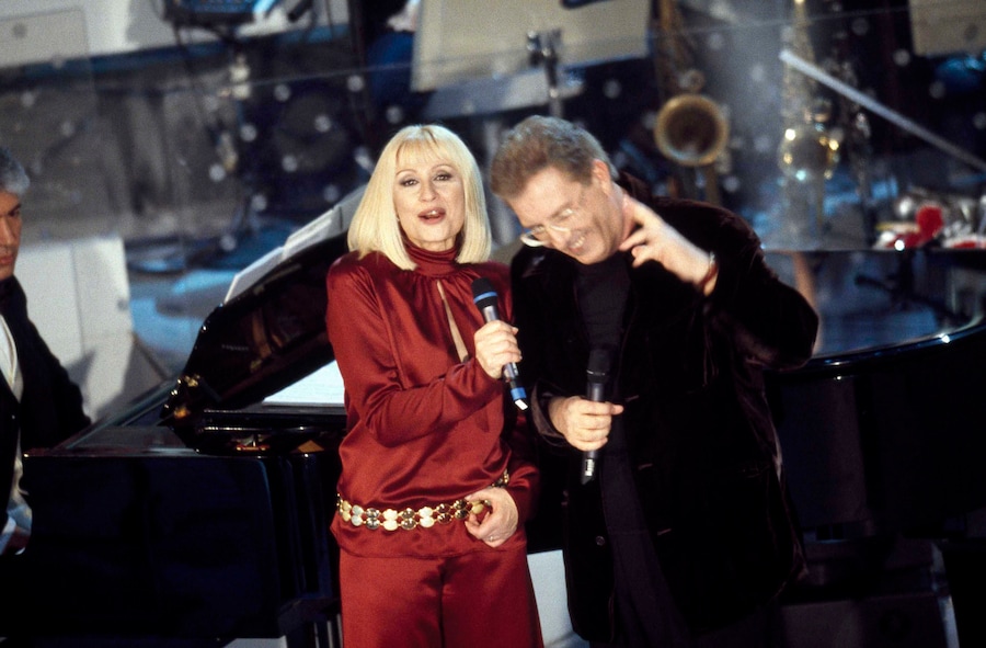 Anni' 90 - Peppino Di Capri con Raffaella Carrà durante uno show. (LaPresse archivio storico)
