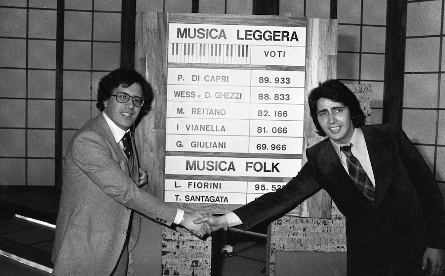 Peppino di Capri e Lando Fiorini a Canzonissima. Roma, 7 dicembre 1974. (Archivio ANSA)