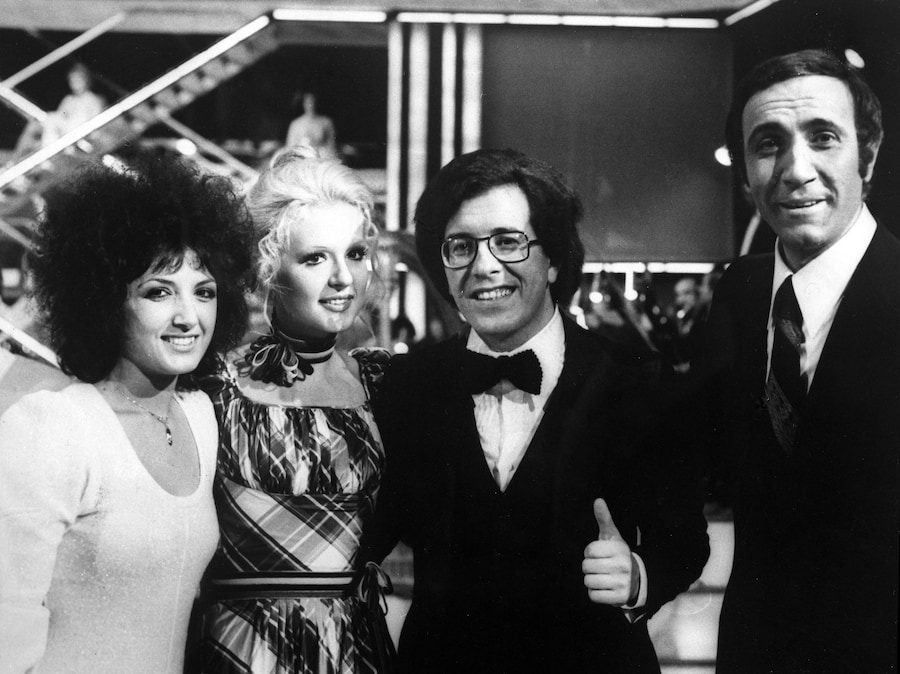 Terza puntata di Canzonissima. Nella foto (da sinistra verso destra) Marcella Bella, Loretta Goggi, Peppino Di Capri e Pippo Baudo. Roma, 21 ottobre 1972. (Archivio ANSA)