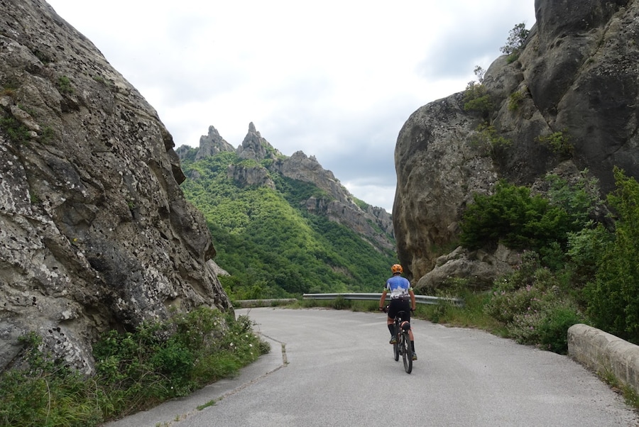 Tra le rocce.