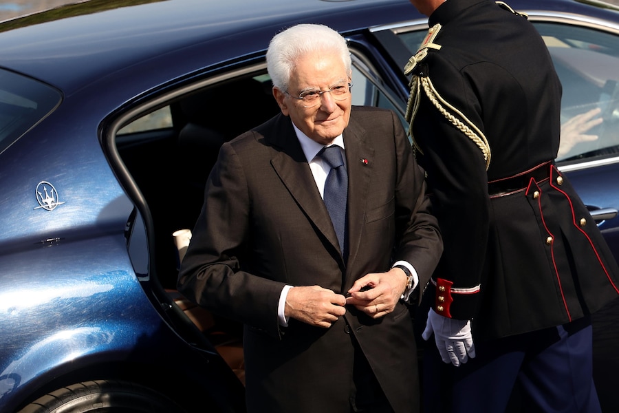 Il presidente italiano Sergio Mattarella arriva alla parata militare del Giorno della Bastiglia, a Parigi, in Francia, il 14 luglio 2026. Il presidente ucraino è l’ospite d’onore della parata di quest’anno, che si svolge all’insegna del tema «Il risveglio strategico dell’Europa», insieme ai leader e alle massime autorità di oltre 30 altre nazioni della Coalizione dei Volenterosi, un’iniziativa europea che si impegna a sostenere l’Ucraina. (EPA/Teresa Suarez)