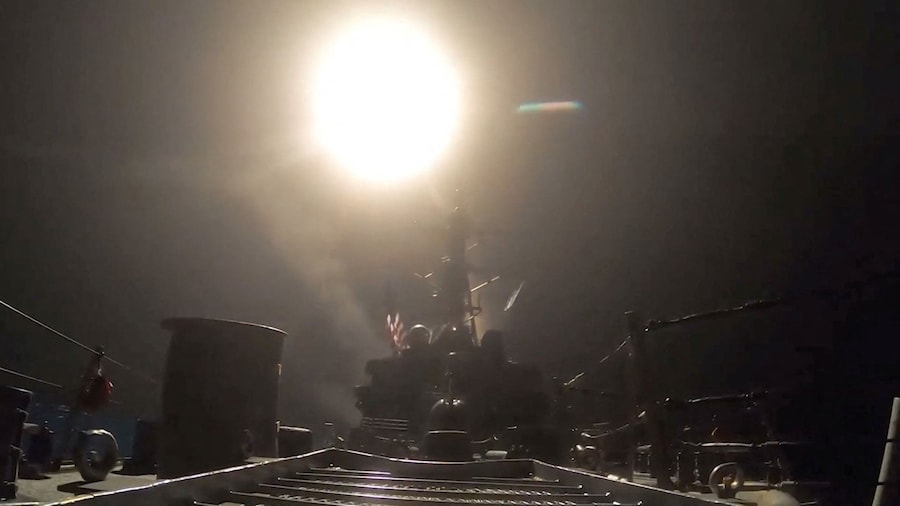 In questa immagine tratta da un video diffuso il 15 luglio 2026, si vede il lancio di un ordigno in una località sconosciuta, nel corso di quelli che il Comando Centrale degli Stati Uniti (CENTCOM) definisce attacchi contro l’Iran. (via REUTERS)