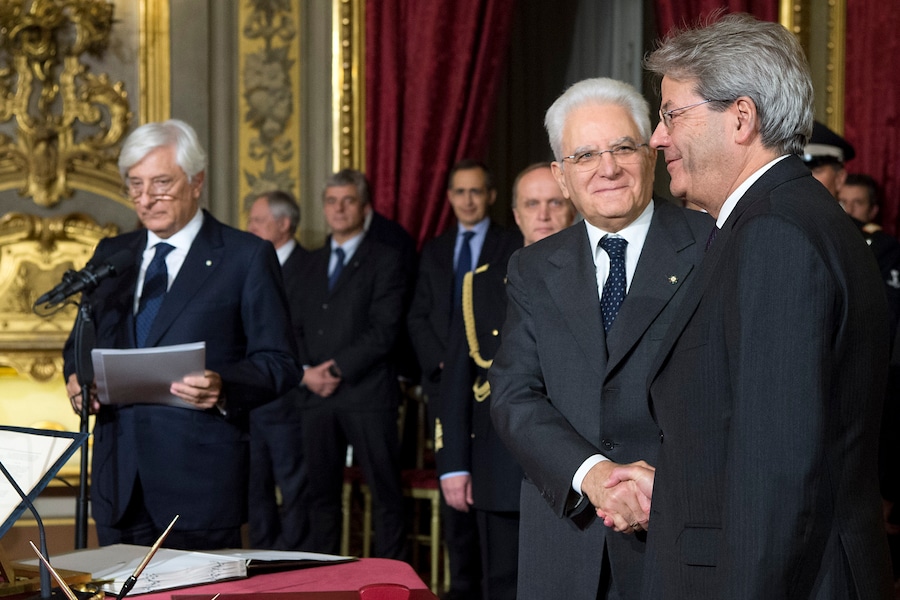 12 dicembre 2016 - Il Presidente Sergio Mattarella con Paolo Gentiloni, Presidente del Consiglio dei Ministri nel corso del Giuramento. (Foto di Francesco Ammendola - Ufficio per la Stampa e la Comunicazione della Presidenza della Repubblica)