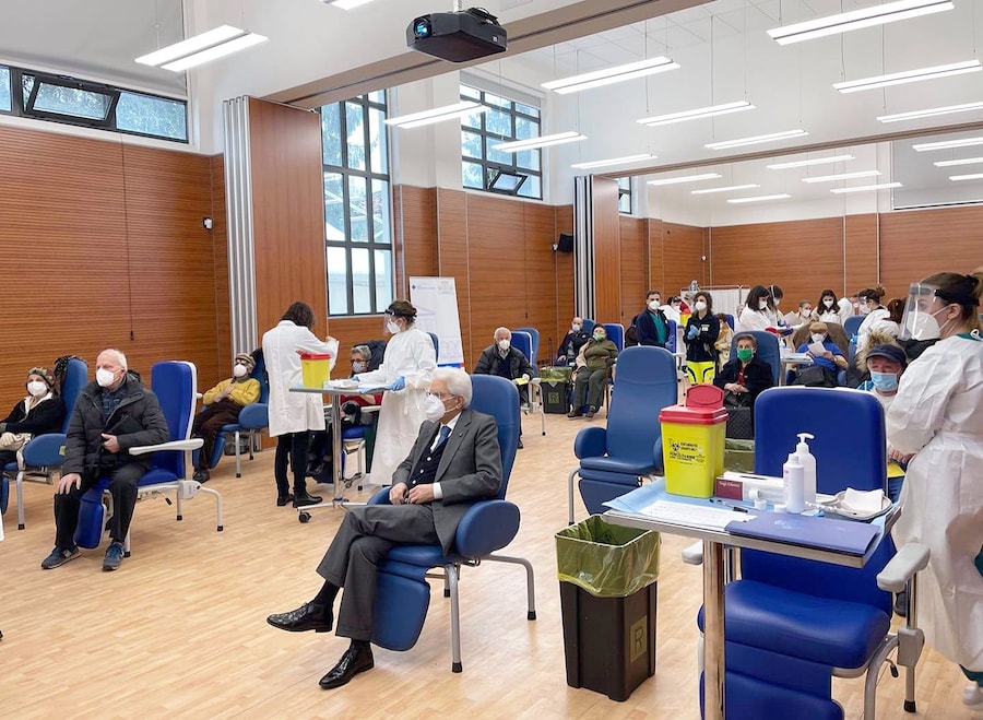 9 marzo 2021 - Roma - Il Presidente della Repubblica Sergio Mattarella all’Ospedale Spallanzani, in occasione della somministrazione del vaccino anti Covid-19. (Ufficio Stampa della Presidenza della Repubblica)
