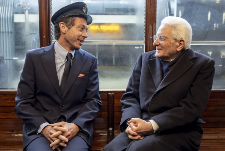 6 febbraio 2026 - Milano - Il Presidente della Repubblica Sergio Mattarella in occasione del video che lo ritrae a bordo di un tram storico, con Valentino Rossi conducente d’eccezione. (Ufficio Stampa del Palazzo del Quirinale)