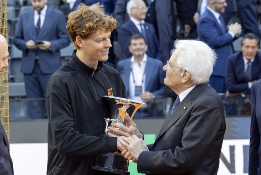 17 maggio 2026 - Al Foro Italico per la finale degli Internazionali di tennis, Mattarella con Jannik Sinner, vincitore del torneo. (Ufficio Stampa del Palazzo del Quirinale)
