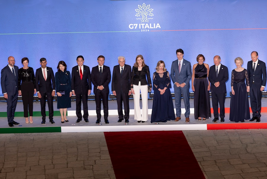 13 giugno 2024 -Brindisi - Il Presidente della Repubblica Sergio Mattarella e la Signora Laura in occasione della "foto di gruppo" del G7. (Foto di Paolo Giandotti - Ufficio Stampa per la Stampa e la Comunicazione della Presidenza della Repubblica)