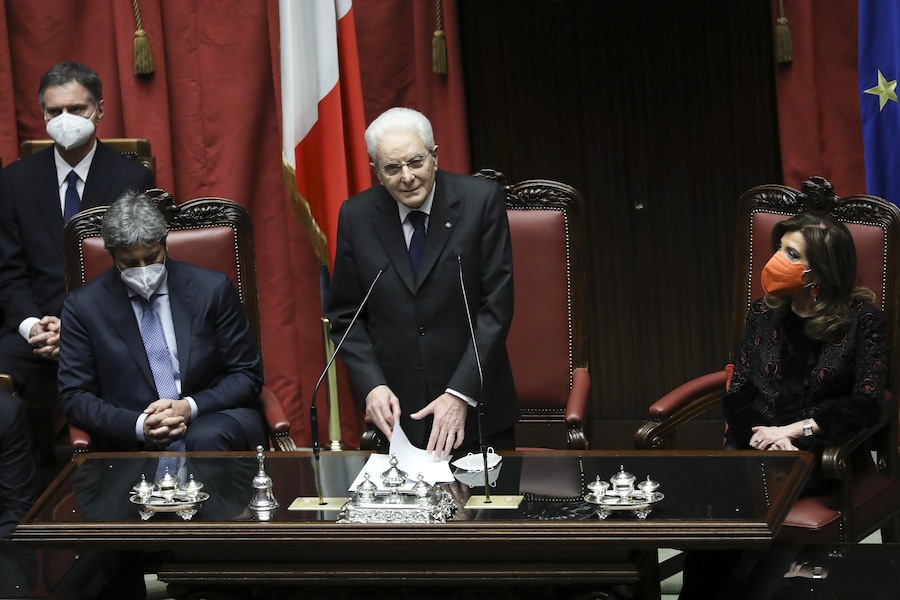 3 febbraio 2022 - Roma - Camera dei Deputati. Giuramento del Presidente della Repubblica Sergio Mattarella eletto per il secondo mandato. Da sinistra: Roberto Fico, Sergio Mattarella, Maria Elisabetta Alberti Casellati. (Foto IPP/Fabio Cimaglia/POOL/Alessia Pierdomenico)