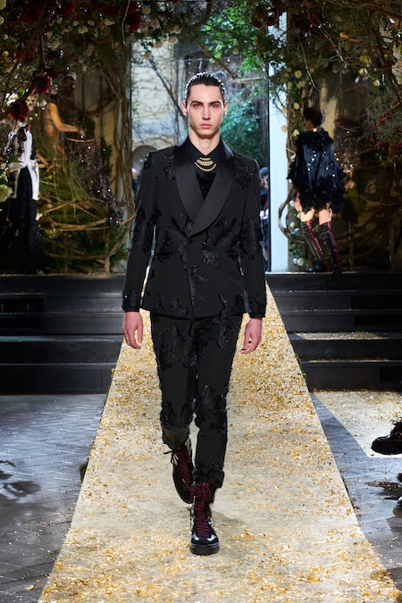 Antonio Marras. Tuxedo in faille con ricami di cristalli, collo a scialle in raso e giri di perle invece del papillon
