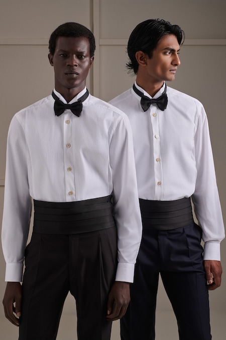 Kiton. Camicie in popeline con plastrom pieghettato in piquet, papillon in raso