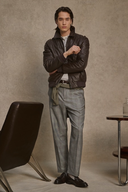 Canali. Bomber slim in pelle semi lucida, pantaloni microdisegnati
