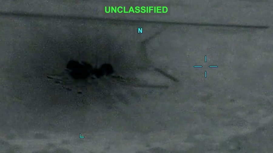 Il fumo si alza in seguito a un'esplosione in una località sconosciuta, durante quelli che il Comando Centrale degli Stati Uniti (CENTCOM) definisce attacchi contro l'Iran, in questo screenshot tratto da un video diffuso il 29 luglio 2026. Comando Centrale degli Stati Uniti / Materiale fornito tramite REUTERS (via REUTERS)