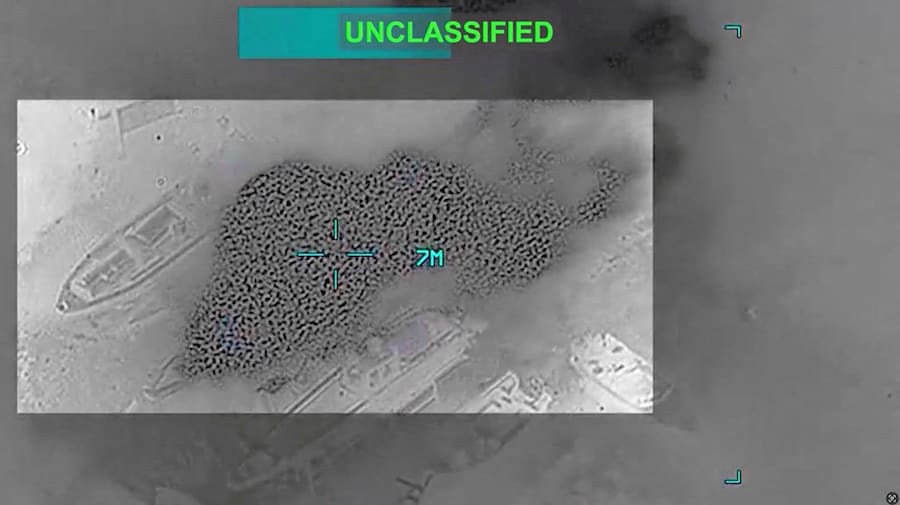 Il fumo si alza da un’imbarcazione in seguito a un’esplosione in una località sconosciuta, durante quelli che il Comando Centrale degli Stati Uniti (CENTCOM) definisce attacchi contro l’Iran, in questo screenshot tratto da un video diffuso il 29 luglio 2026. Comando Centrale degli Stati Uniti / Materiale fornito tramite REUTERS (via REUTERS)