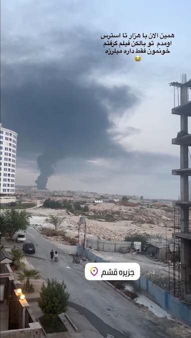 Una colonna di fumo si alza dopo i presunti attacchi, a Qeshm, in Iran, il 30 luglio 2026, in questa schermata tratta da un video pubblicato sui social media. Social Media/via REUTERS (Social Media via REUTERS)