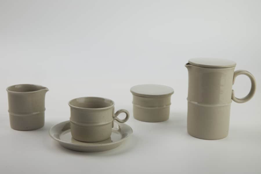 Hertha Bengtson, servizioIris, Manifattura Anderson & Johansson AB, Svezia – Medagliad’oro del Presidente del Senato per il disegno industriale al XXIV Concorso Internazionaledella Ceramica d’Arte, Faenza 1966