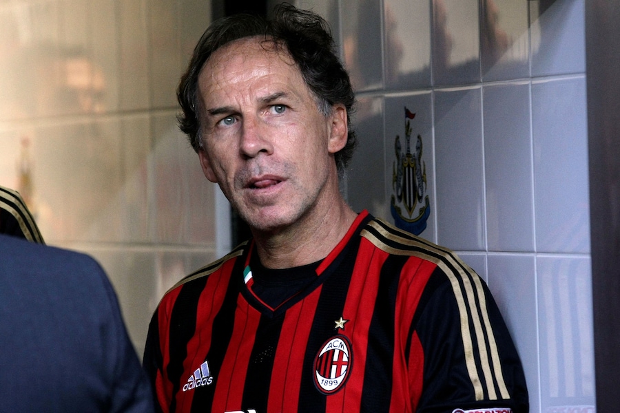 Calcio - Newcastle United Legends contro AC Milan Legends - Partita di beneficenza per i 20 anni di Steve Harper - St James' Park, Newcastle, Gran Bretagna - 11 settembre 2013 Franco Baresi delle Leggende dell'AC Milan si dirige verso il campo. (Crediti obbligatori: Action Images / Craig Brough/Foto d’archivio/ via REUTERS)