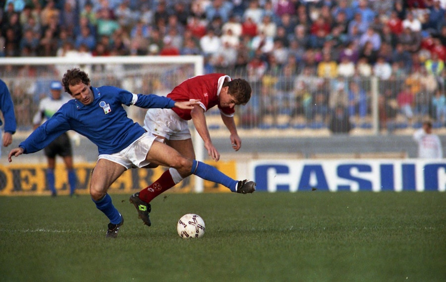 Malta - Italia. Nella foto: Franco Baresi durante un contrasto di gioco. La Valletta, 19 dicembre 1992 (ANSA/Archivio)