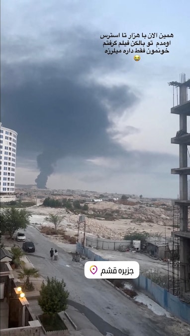 Una colonna di fumo si alza in seguito a presunti attacchi a Qeshm, in Iran (Social Media via REUTERS)